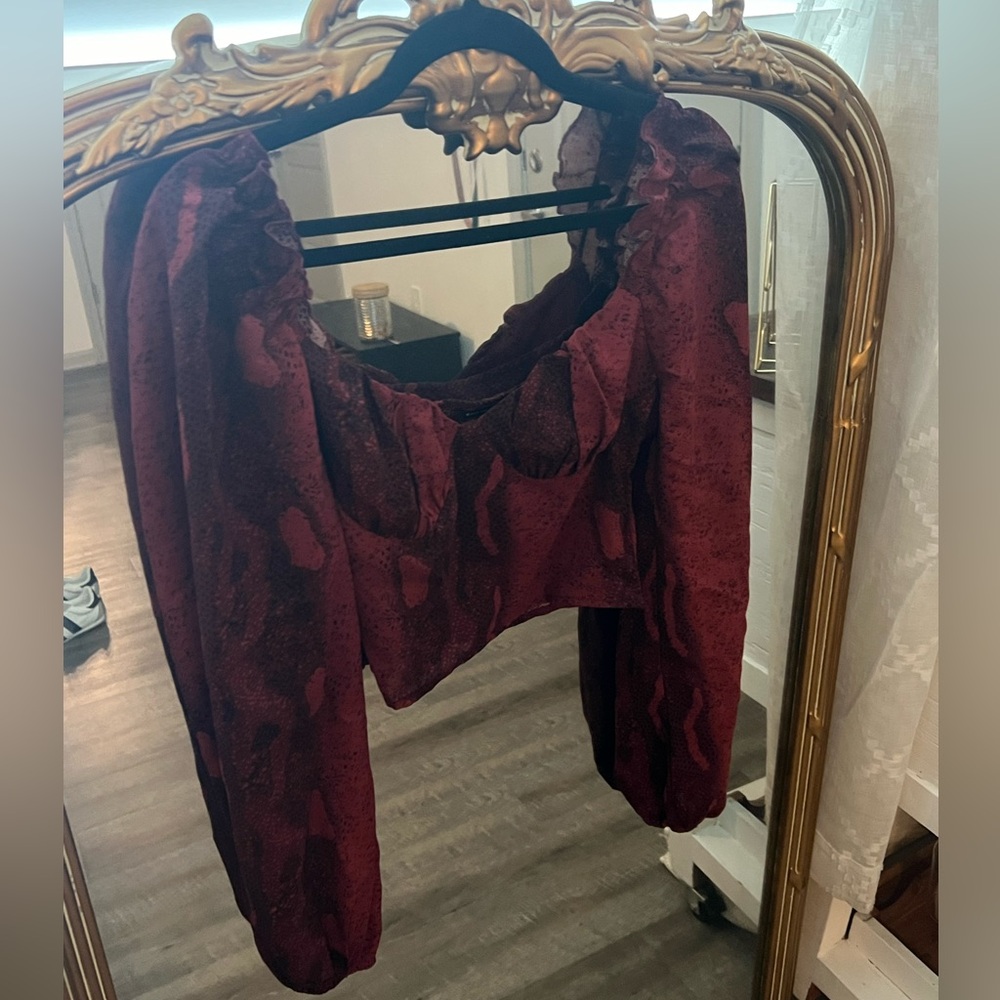 Maroon/burgendy snake print lantern sleeve top